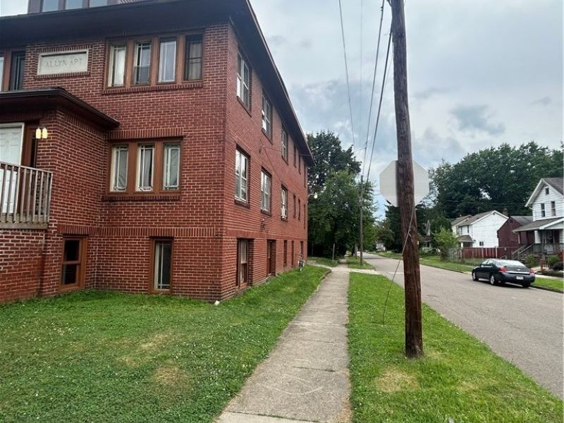 228 Cole Avenue, Akron, OH 44301 Photo 2