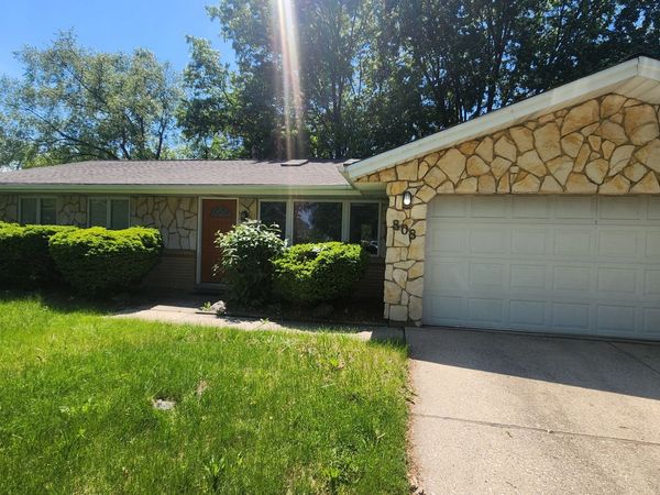 808 S Cedarcrest Drive, Schaumburg, IL 60193