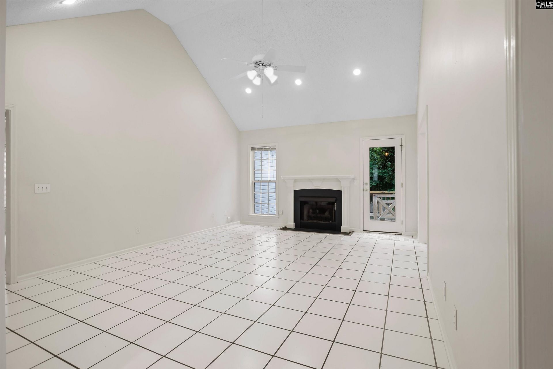 127 Elm Creek Drive  Photo 7
