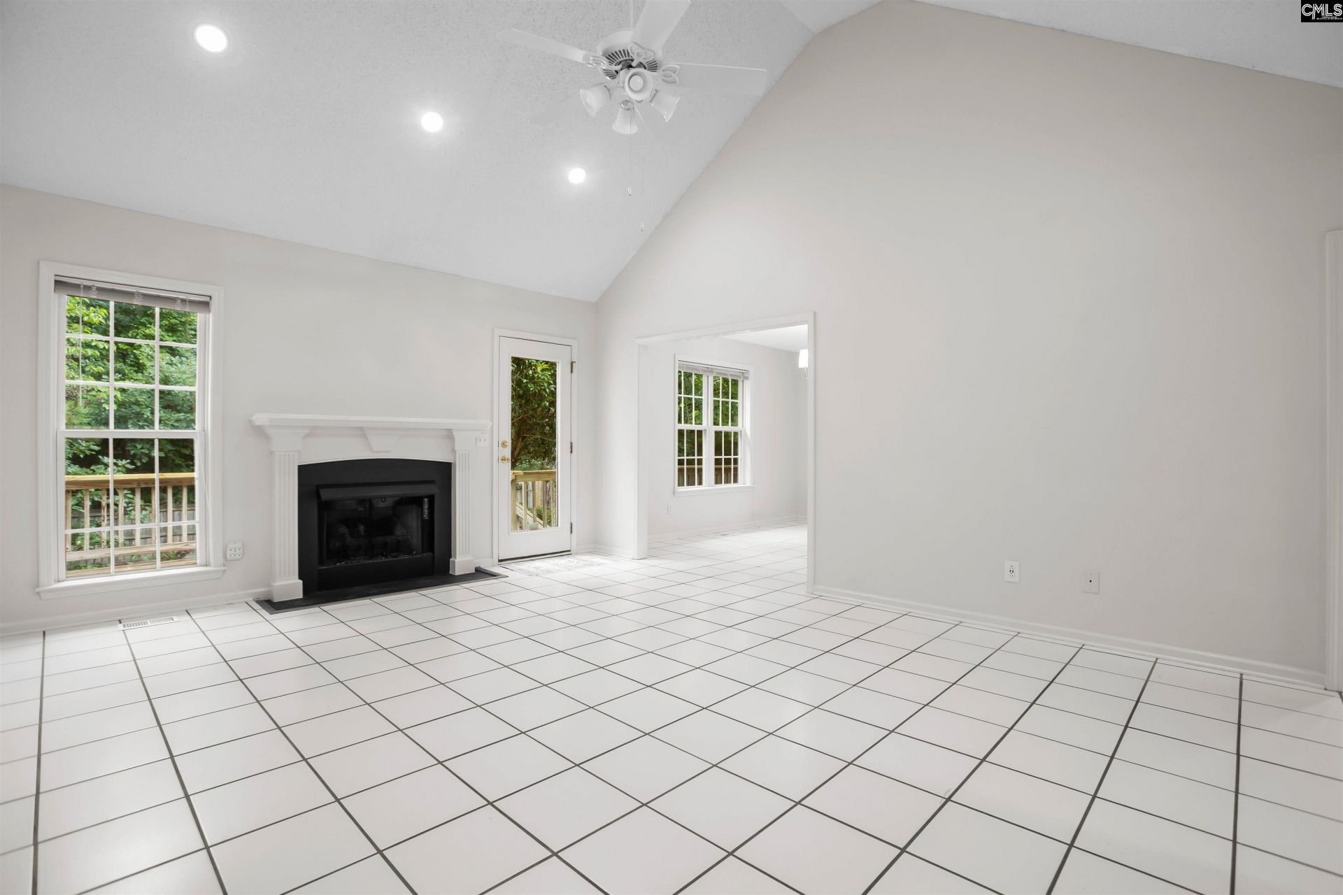 127 Elm Creek Drive  Photo 9