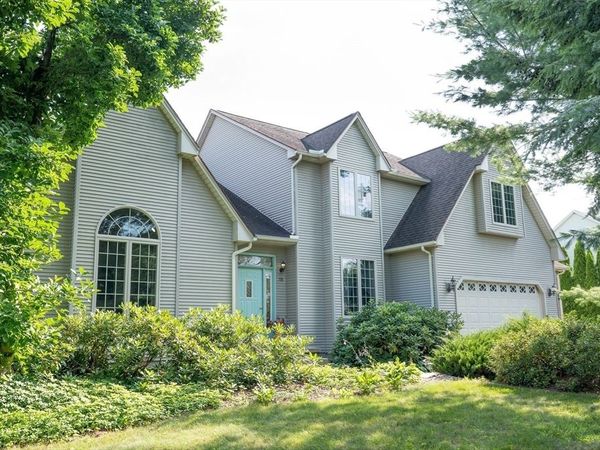 18 Bayberry Dr, Unit 18, Easthampton, MA 01027