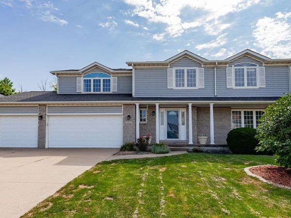 7077 Ridgedale Court, Johnston, IA 50131