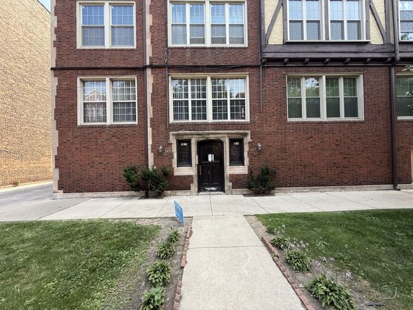 7015 S Paxton Avenue , Unit 101, Chicago, IL 60649
