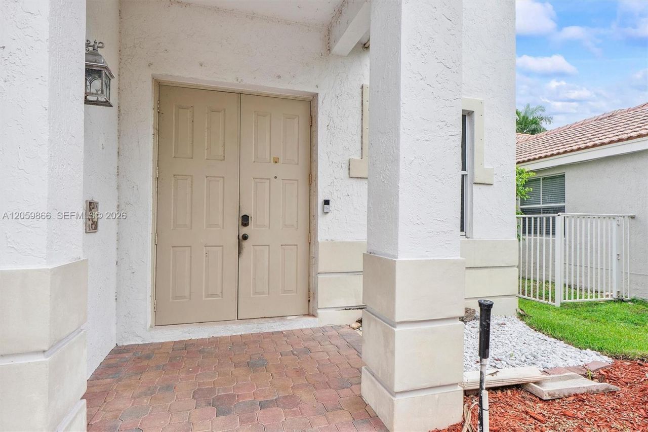 4389 Laurel Ridge Cir , Weston, FL 33331 Photo