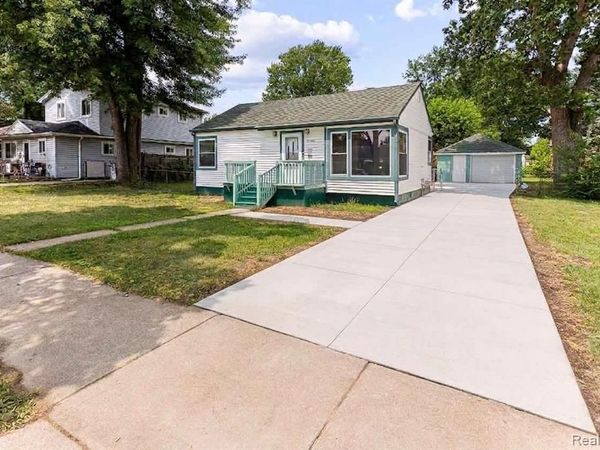 25520 Eton Avenue , Dearborn Heights, MI 48125