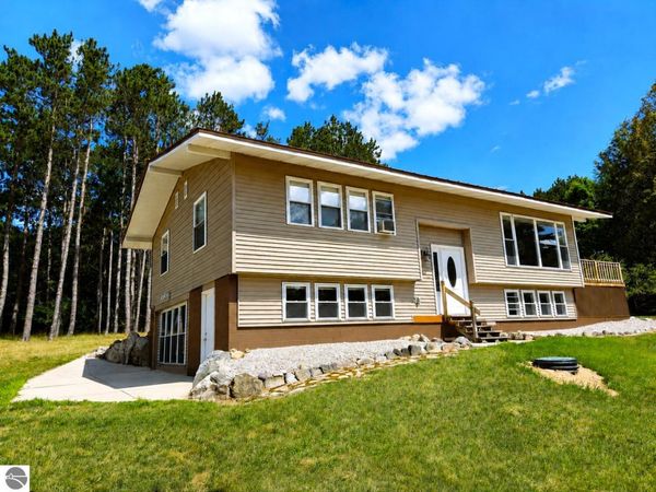 17685 Meceola Road, Hersey, MI 48639