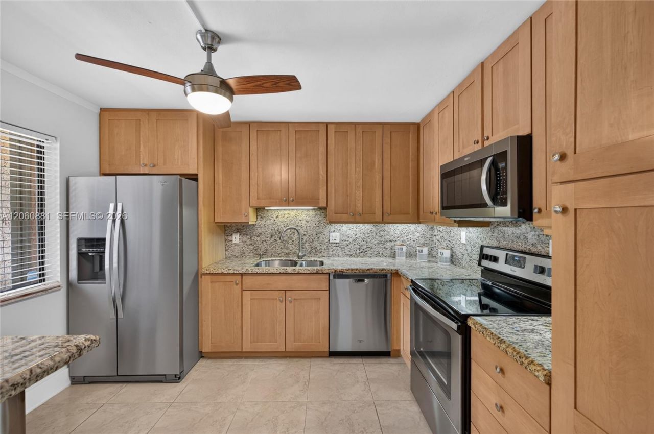 205 Lakeview Dr , Unit 103, Weston, FL 33326 Photo
