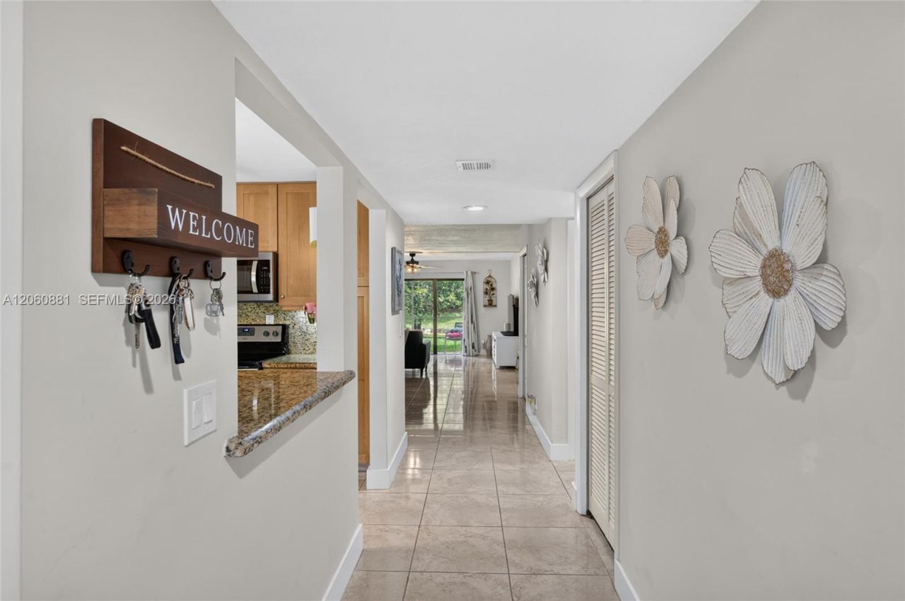 205 Lakeview Dr , Unit 103, Weston, FL 33326 Photo