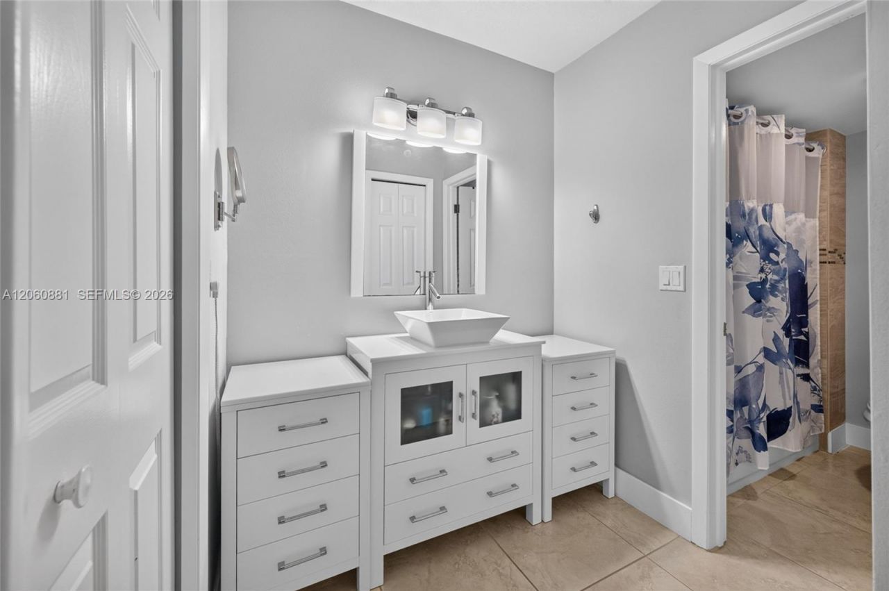 205 Lakeview Dr , Unit 103, Weston, FL 33326 Photo