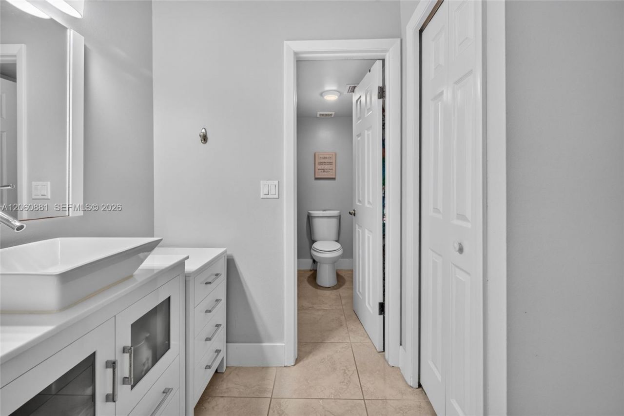 205 Lakeview Dr , Unit 103, Weston, FL 33326 Photo