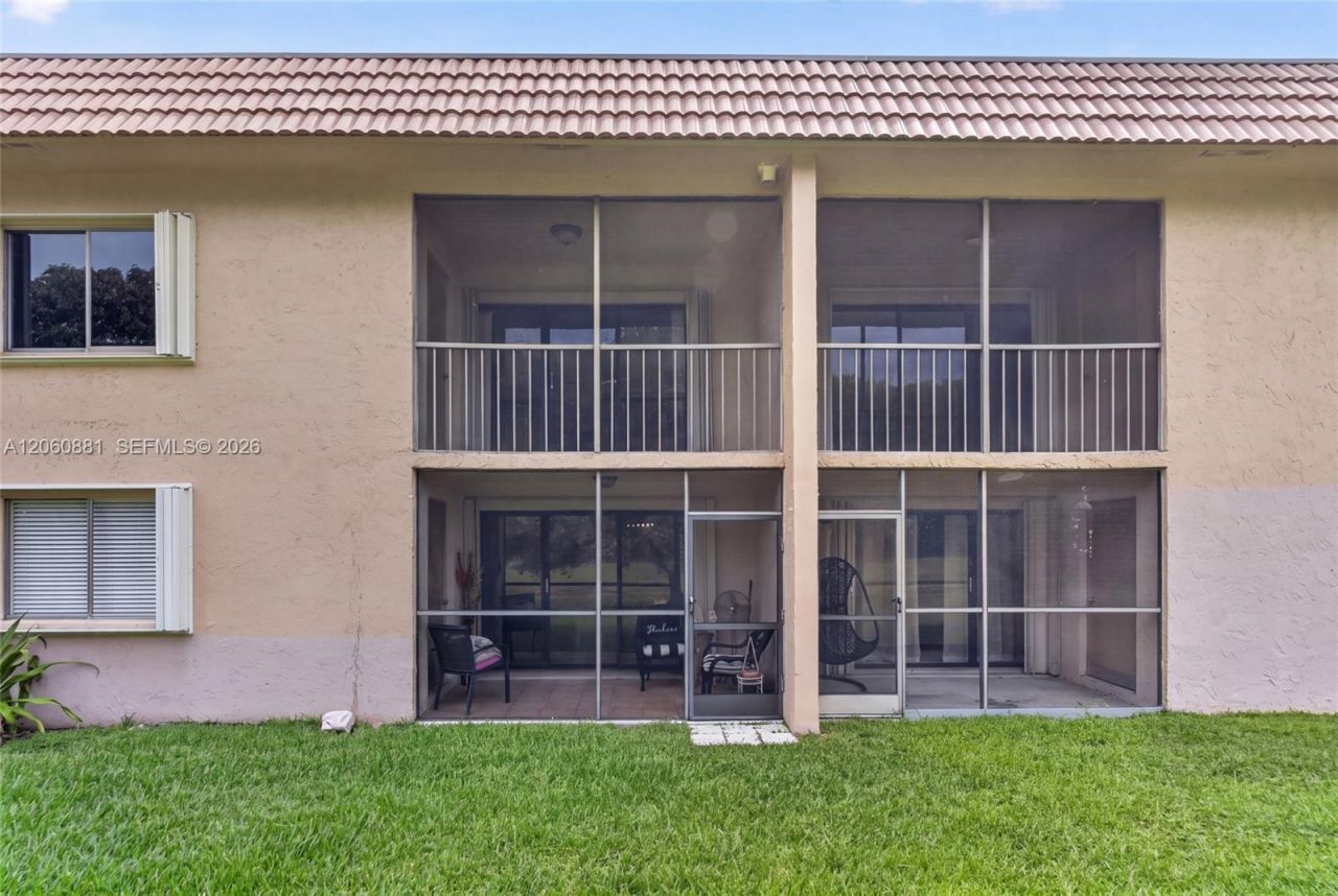 205 Lakeview Dr , Unit 103, Weston, FL 33326 Photo