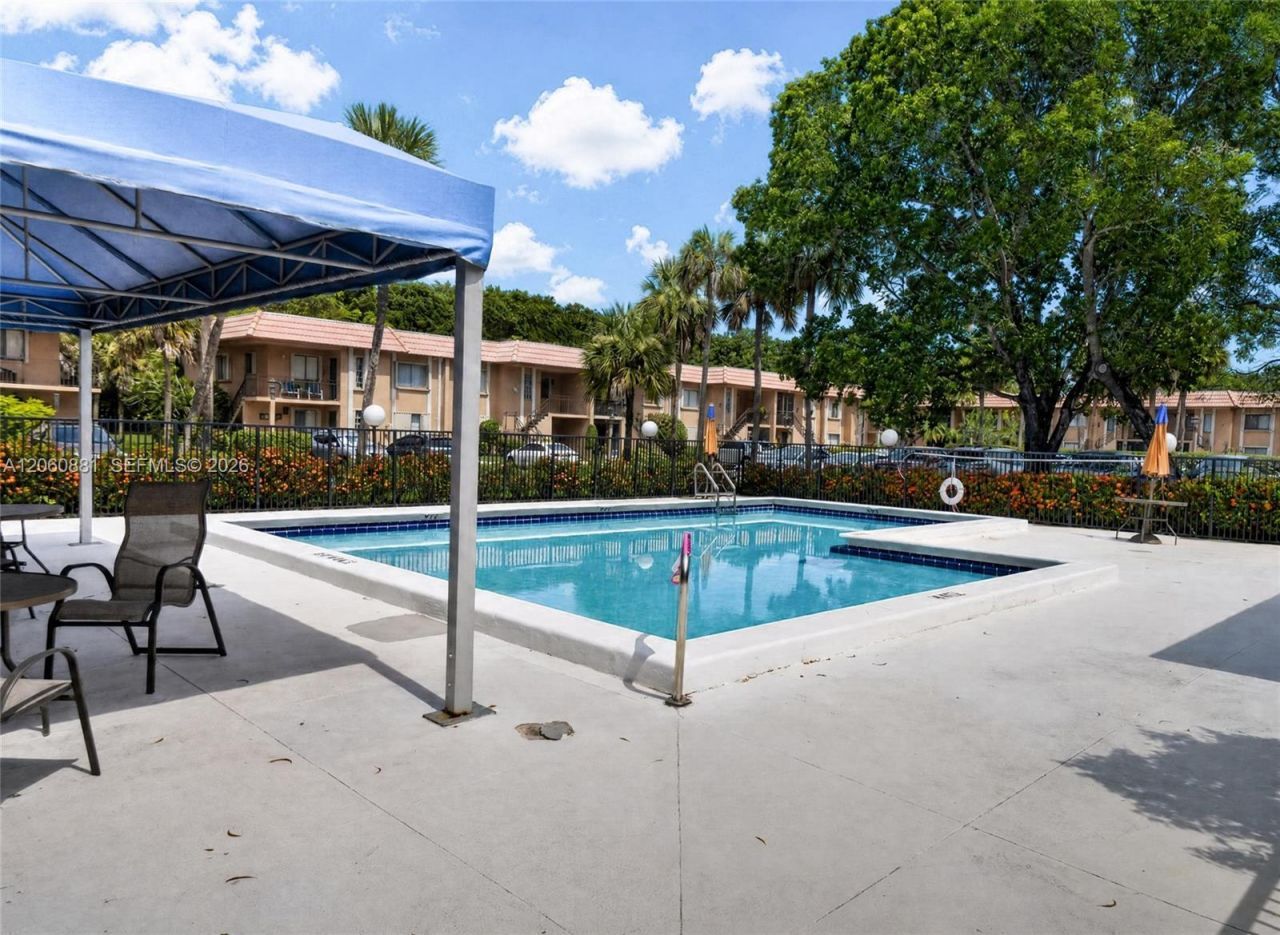 205 Lakeview Dr , Unit 103, Weston, FL 33326 Photo