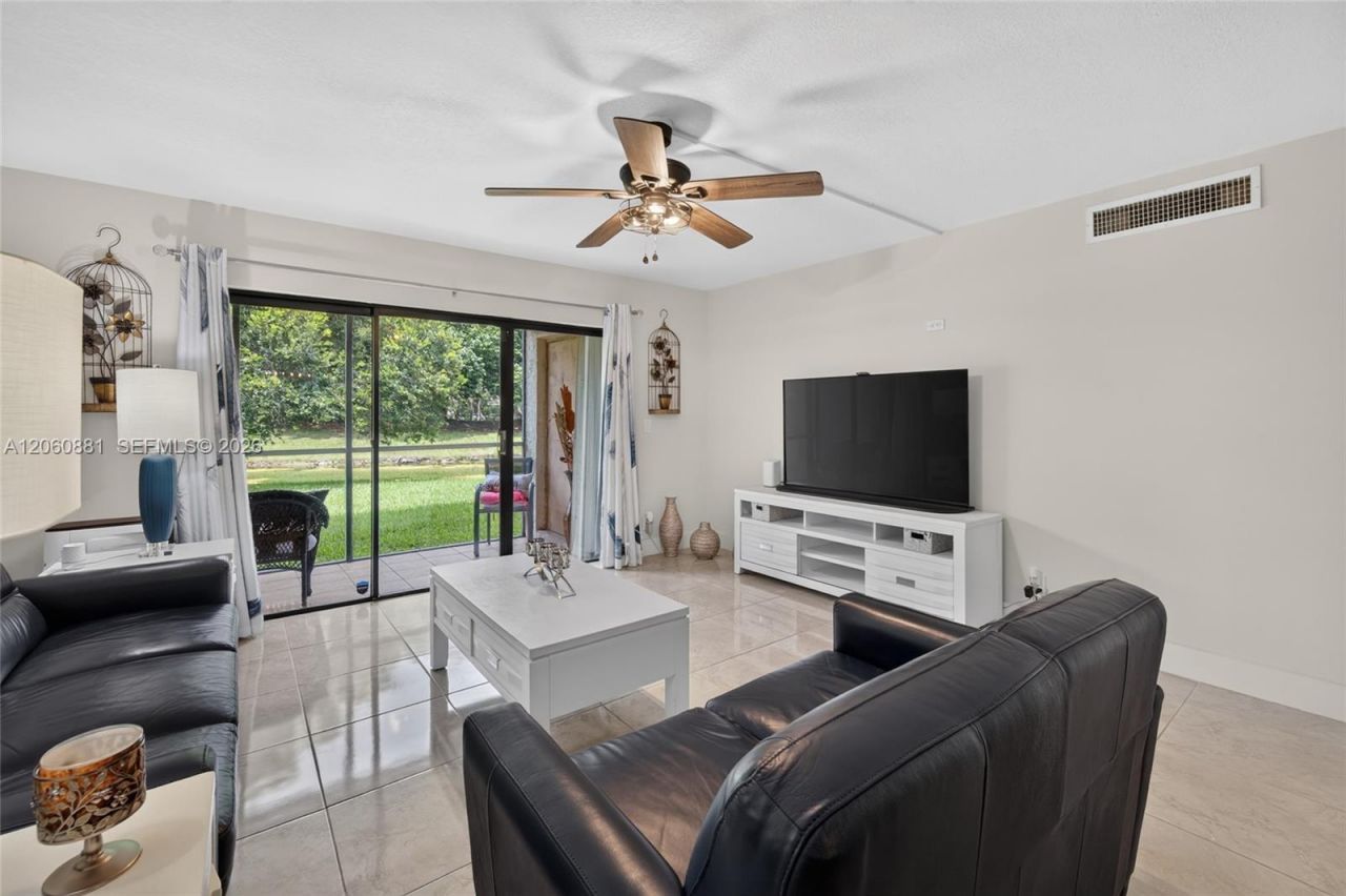 205 Lakeview Dr , Unit 103, Weston, FL 33326 Photo