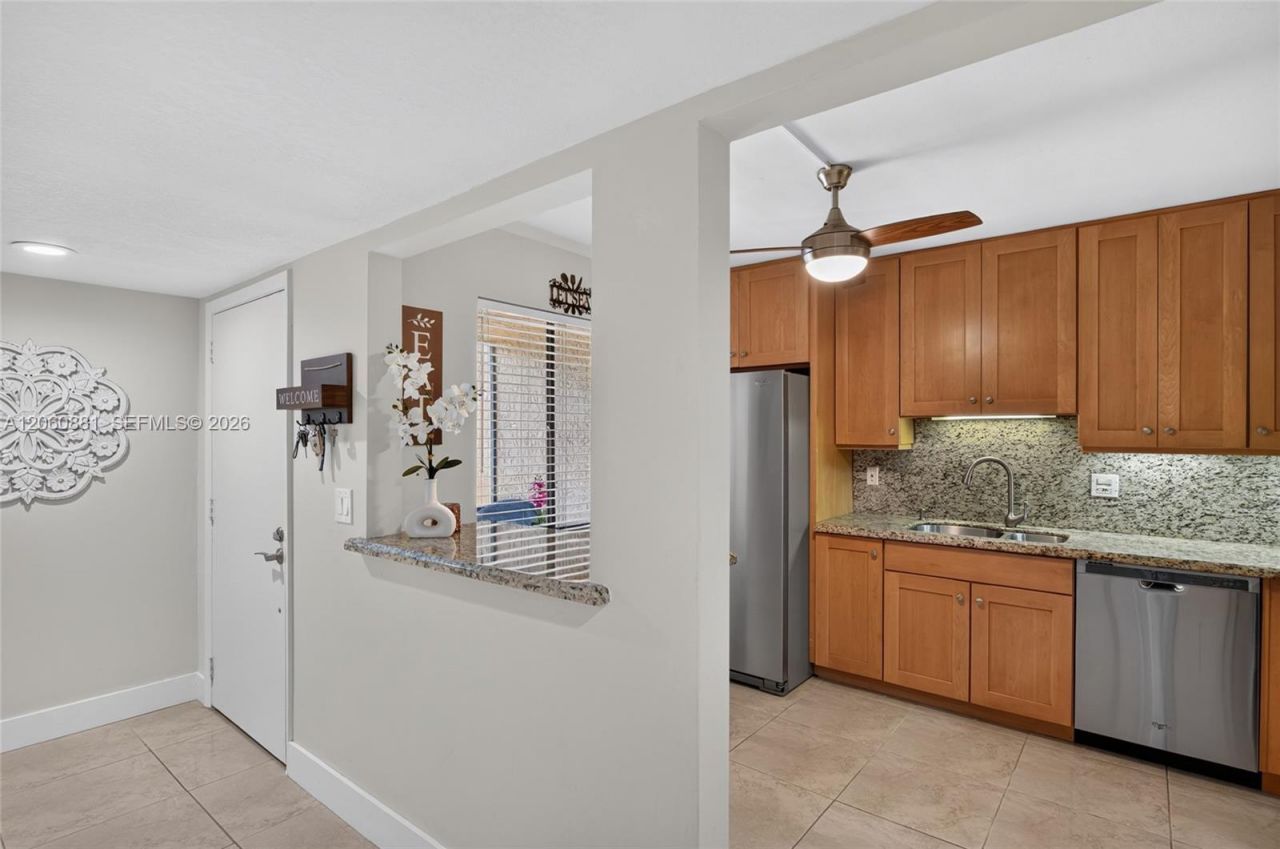 205 Lakeview Dr , Unit 103, Weston, FL 33326 Photo