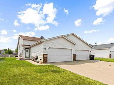 4324 39 1/2 Avenue S, Fargo, ND 58104