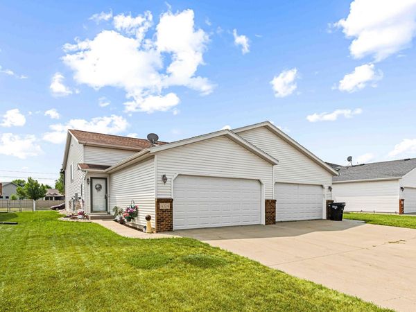 4324 39 1/2 Avenue S, Fargo, ND 58104
