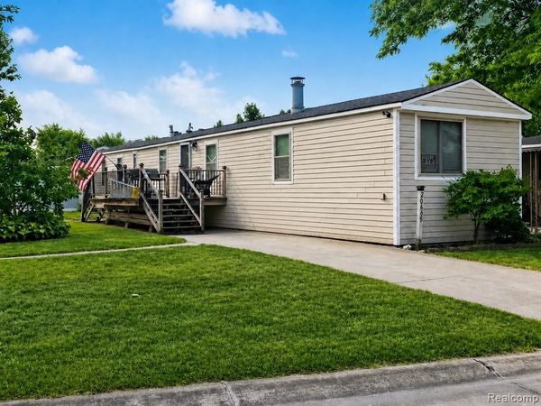 20648 Seneca, Clinton Twp, MI 48038
