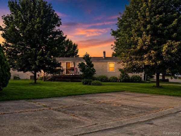 20648 Seneca , Clinton Twp, MI 48038