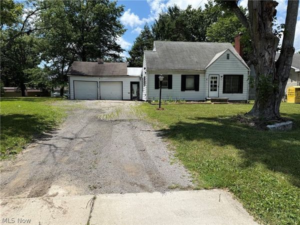 132 N Canfield Niles Road , Youngstown, OH 44515