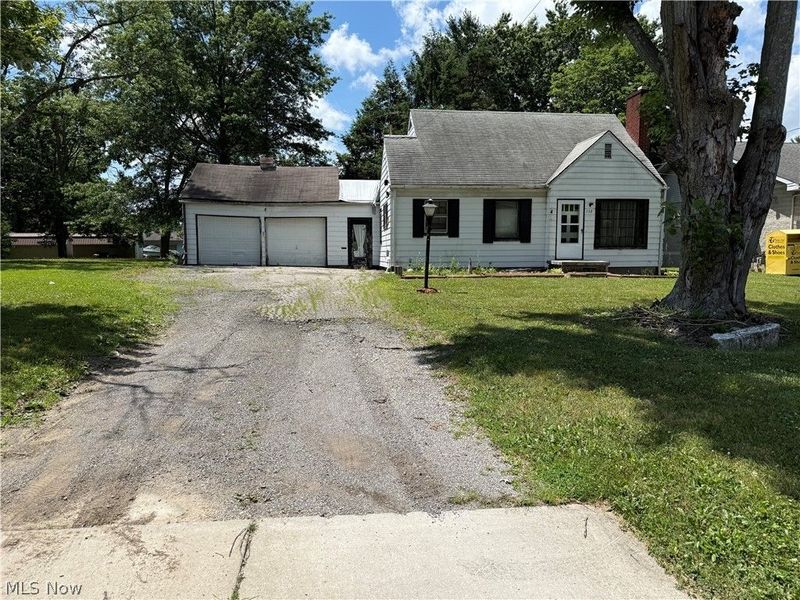 132 N Canfield Niles Road, Youngstown, OH 44515 Photo 1