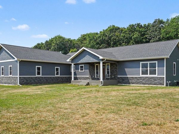 5819 Horse Creek, St Louis, MI 48880