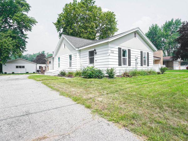 1723 Bainbridge St, Campbell, WI 54603