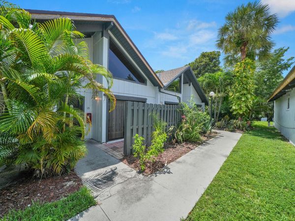 100 Sparrow Drive, Unit 13, Royal Palm Beach, FL 33411