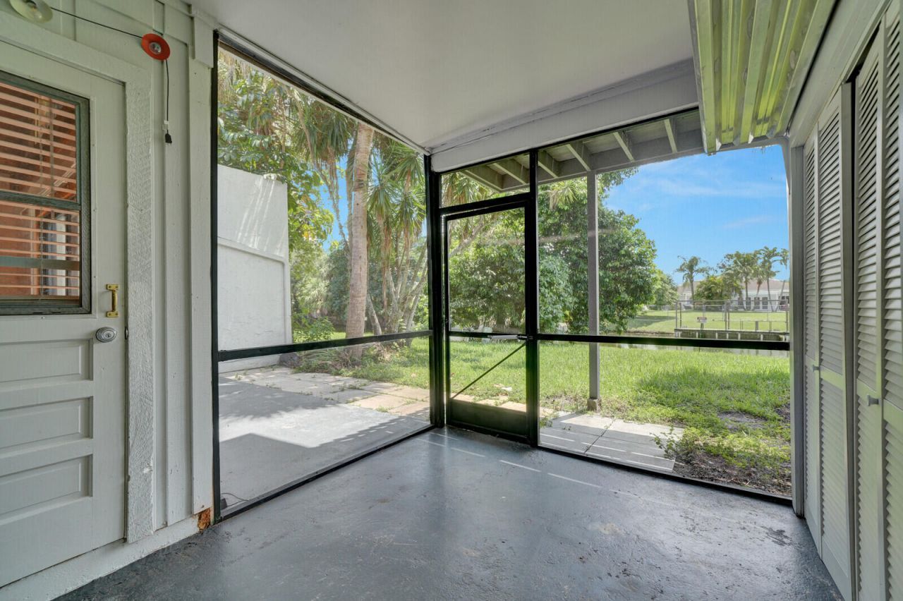 100 Sparrow Drive, Unit 13, Royal Palm Beach, FL 33411 Photo