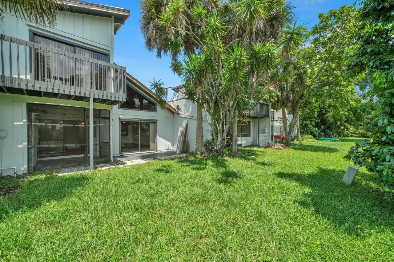 100 Sparrow Drive, Unit 13, Royal Palm Beach, FL 33411 Photo