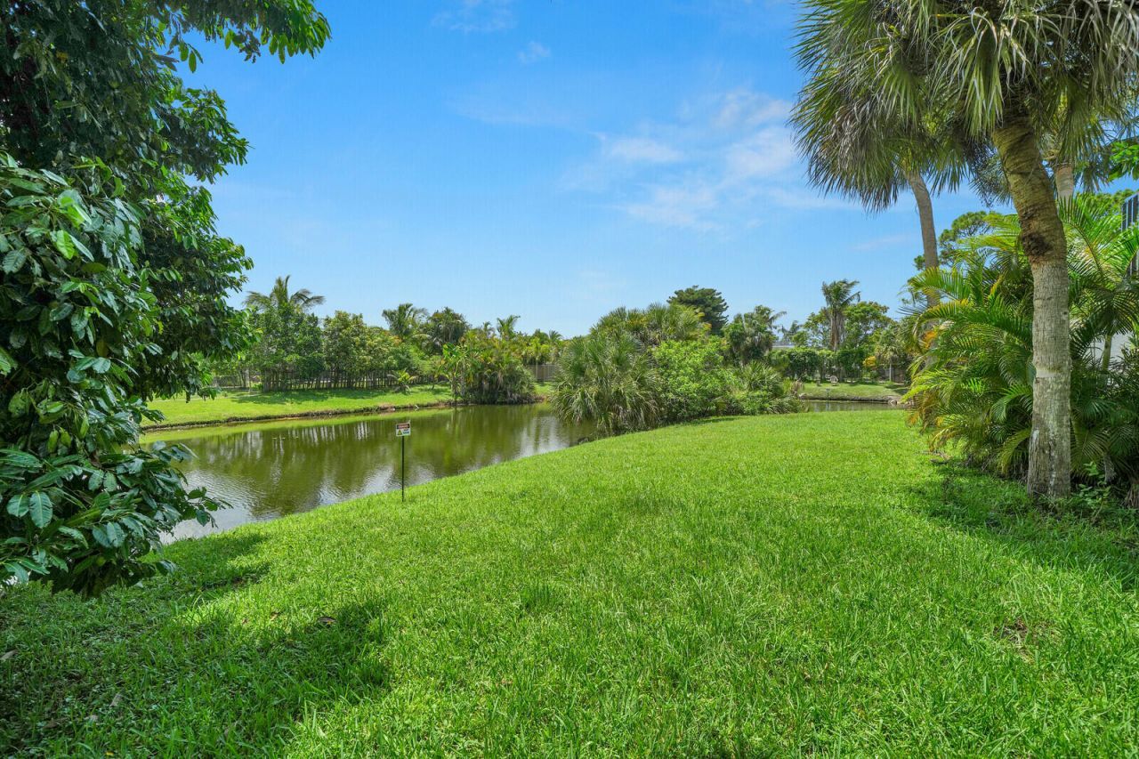 100 Sparrow Drive, Unit 13, Royal Palm Beach, FL 33411 Photo