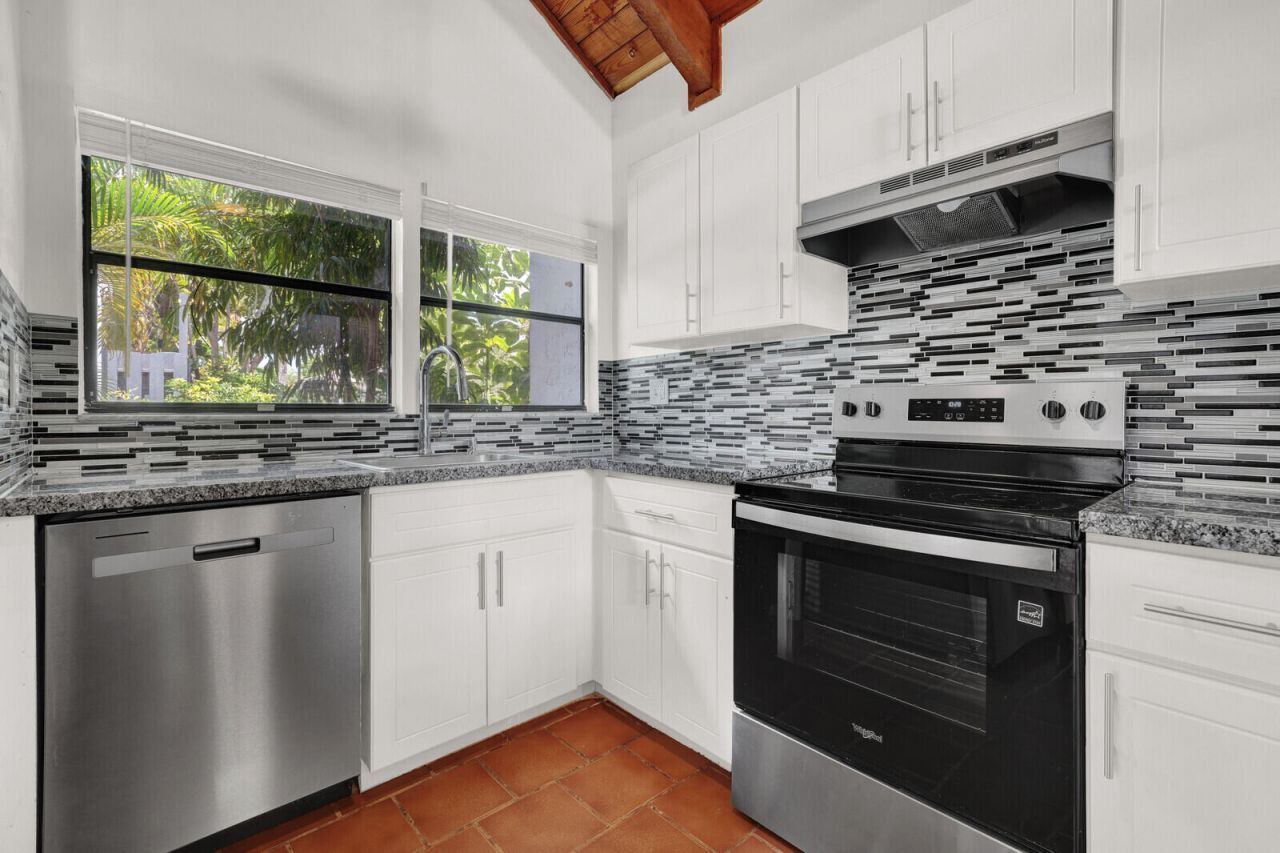 100 Sparrow Drive, Unit 13, Royal Palm Beach, FL 33411 Photo
