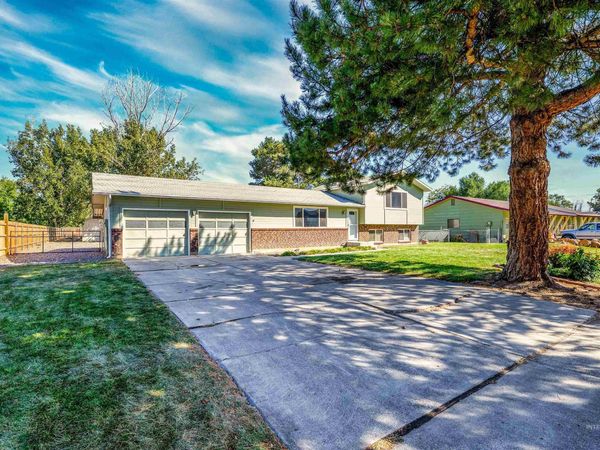 130 Nw Carrie Circle, Mountain Home, ID 83647