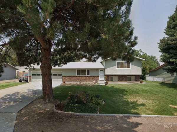130 Nw Carrie Circle, Mountain Home, ID 83647