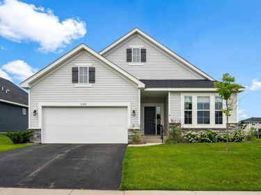 8388 Yearling Drive, Woodbury, MN 55129