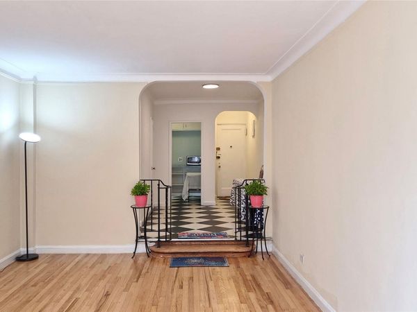 300 W 53rd Street, Unit 4K, New York (Manhattan), NY 10019