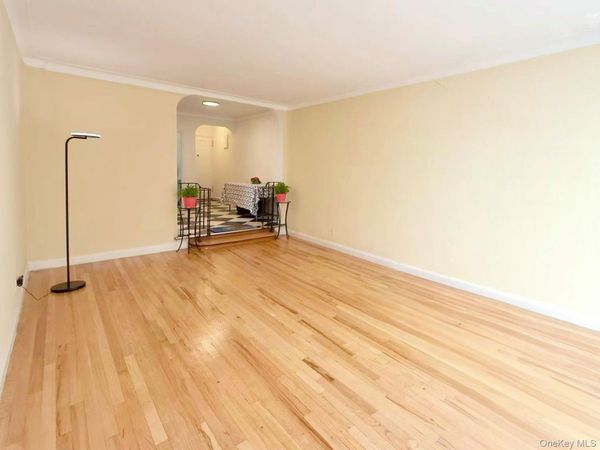 300 W 53rd Street, Unit 4K, New York (Manhattan), NY 10019