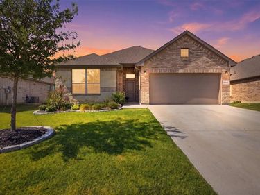 5213 Crystal Lake Avenue, Krum, TX 76249