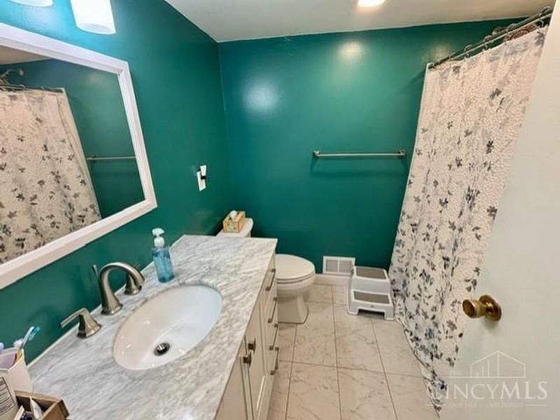 6121 Connie Lane, Green Township, OH 45233 Photo 16