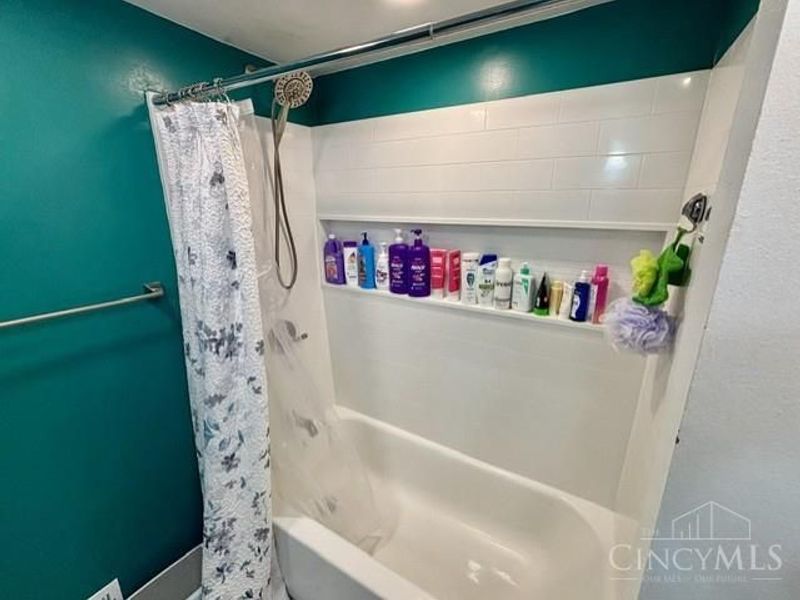 6121 Connie Lane, Green Township, OH 45233 Photo 17