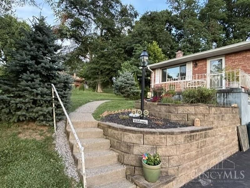 6121 Connie Lane, Green Township, OH 45233 Photo 2