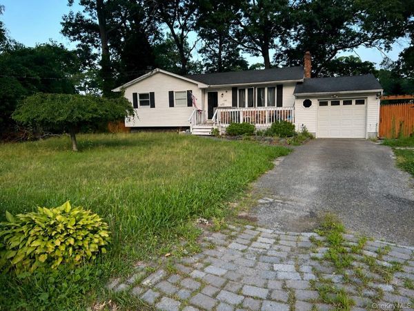 229 Mill Road , Holbrook, NY 11741