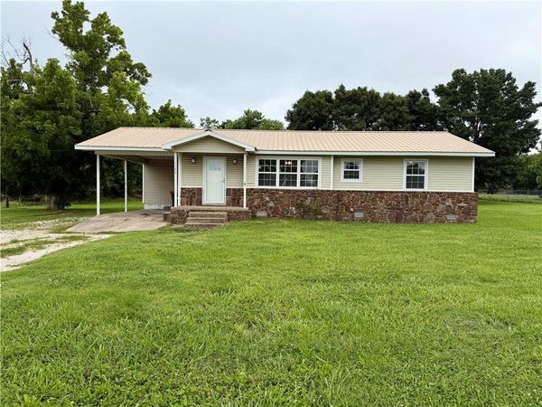 1109 Sugar Hill Road , Lincoln, AR 72744