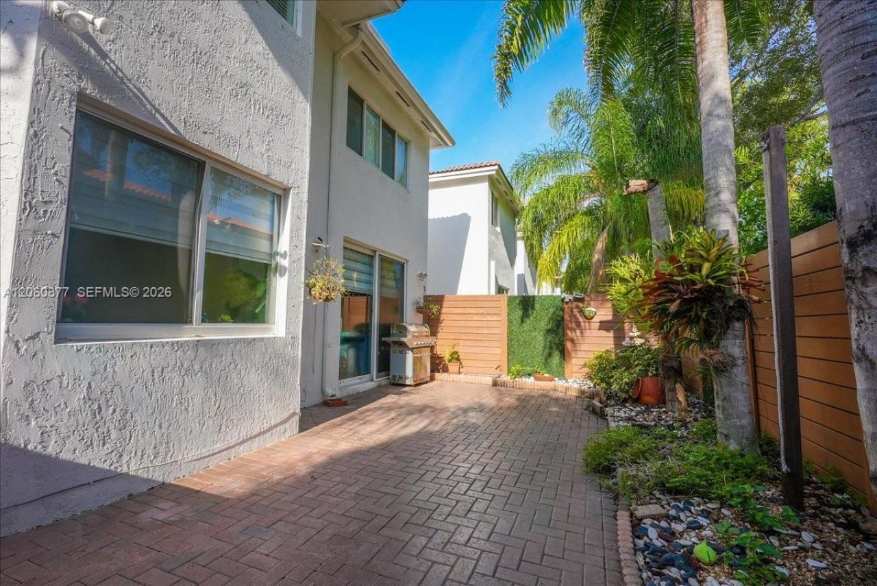 11495 NW 71st St , Doral, FL 33178 Photo