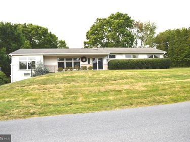 1406 REGENCY CIRCLE , HARRISBURG, PA 17110