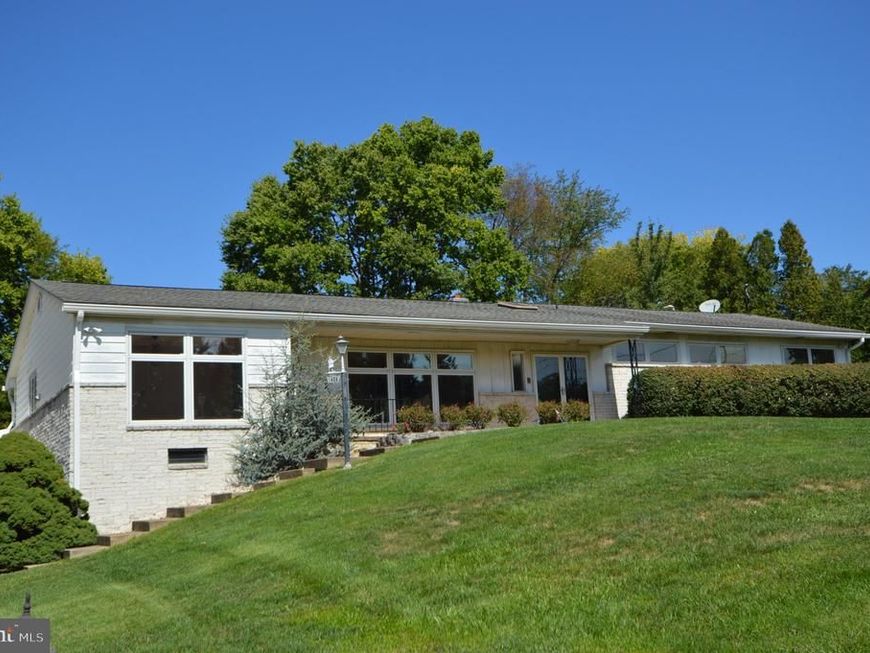 1406 Regency Circle, Harrisburg, PA 17110 Main Photo