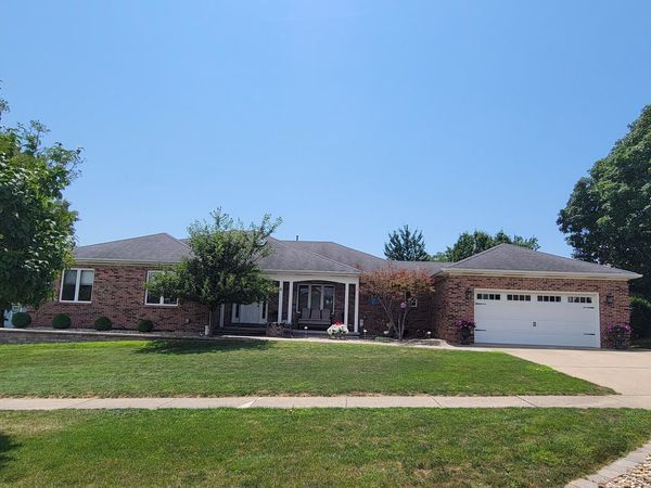6 Cobblestone Court, Bloomington, IL 61704