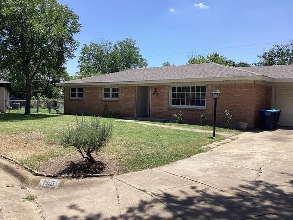 155 Chateau Drive , Fort Worth, TX 76134