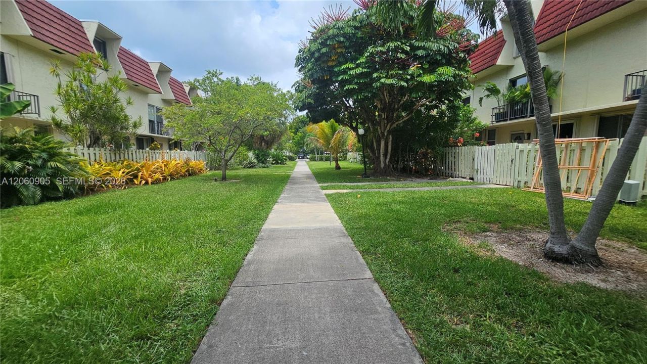 1651 NE 115th St , Unit 26C, Miami, FL 33181 Photo