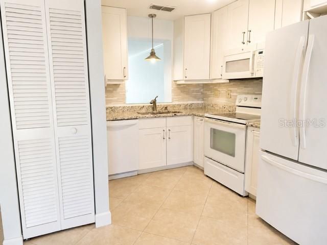 2106 Gulf View Boulevard, Unit 2106, Dunedin, FL 34698 Photo