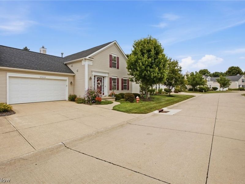 37022 Fairfield Lane , North Ridgeville, OH 44039 Photo 2